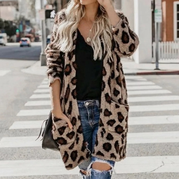 Sweaters - Chic Leopard Cardigan Sweater Winter